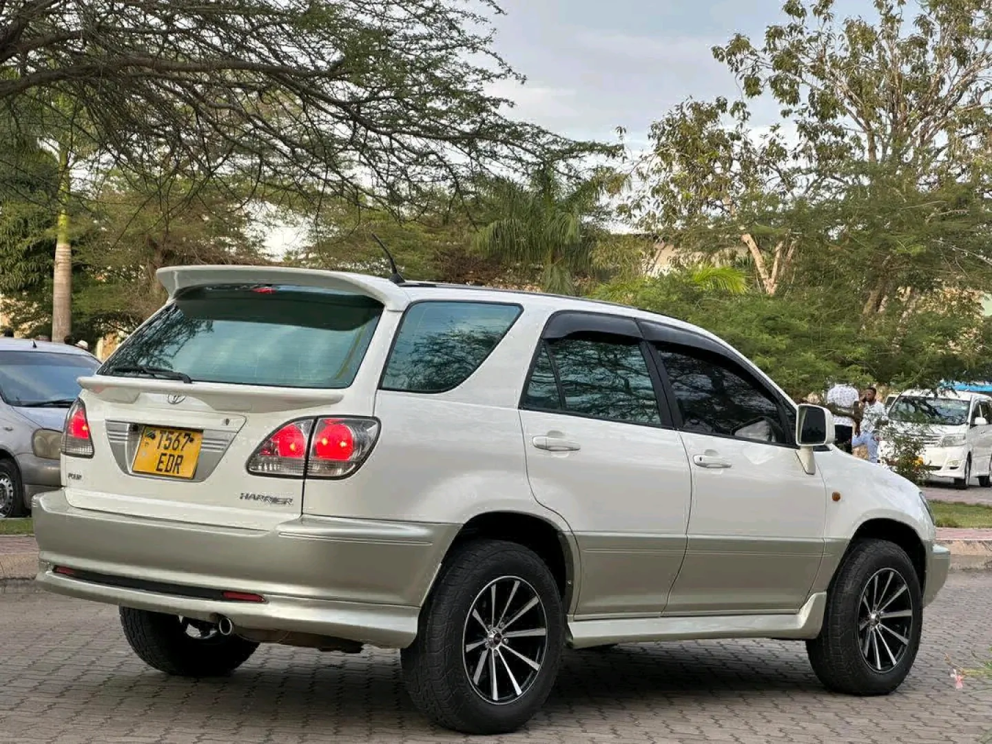 Toyota Harrier SUV 2002 - Clean Condition thumbnail 7