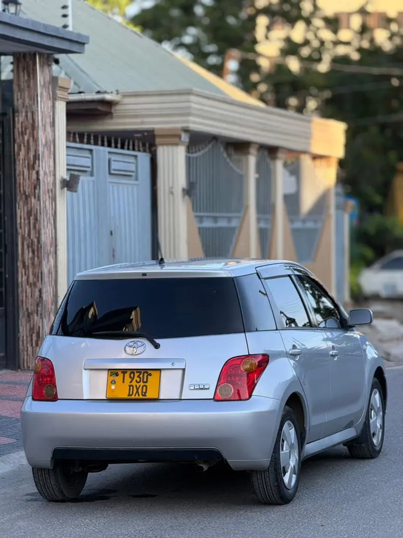 Toyota Ist 2004 thumbnail 2
