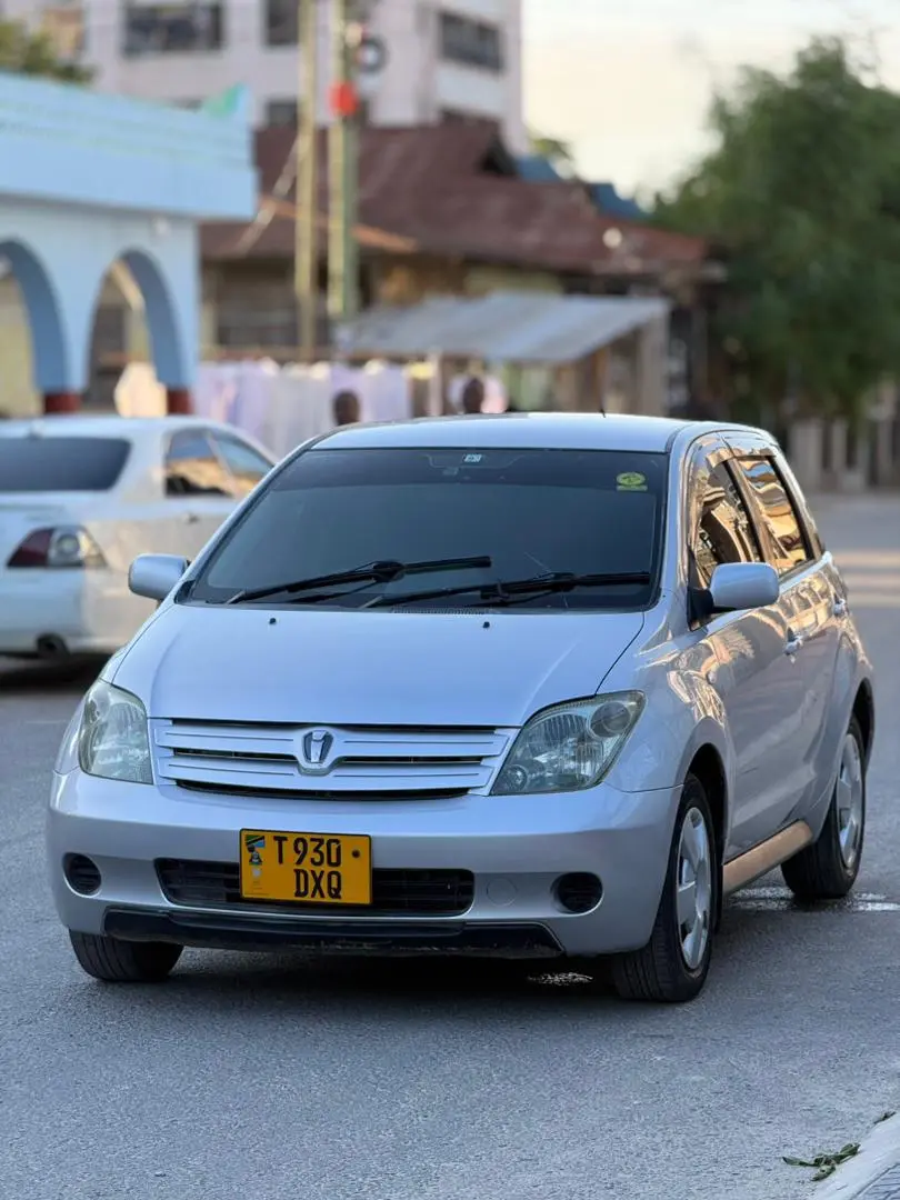 Toyota Ist 2004 thumbnail 3