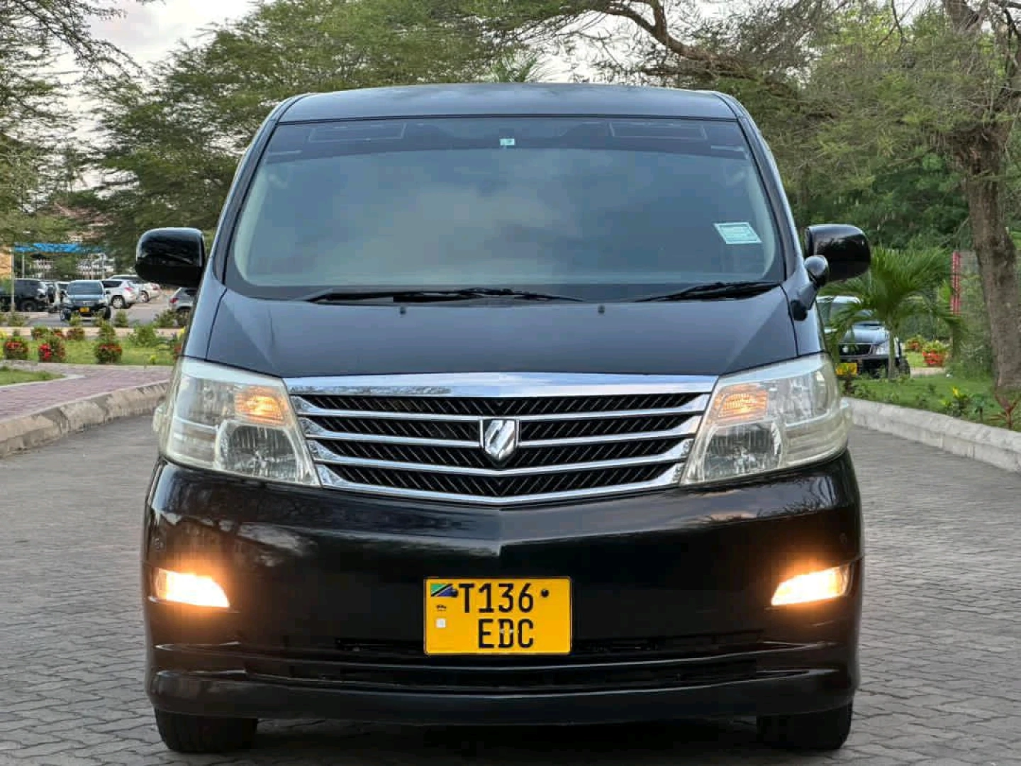 Black Toyota Alphard 2007, 2360cc Automatic