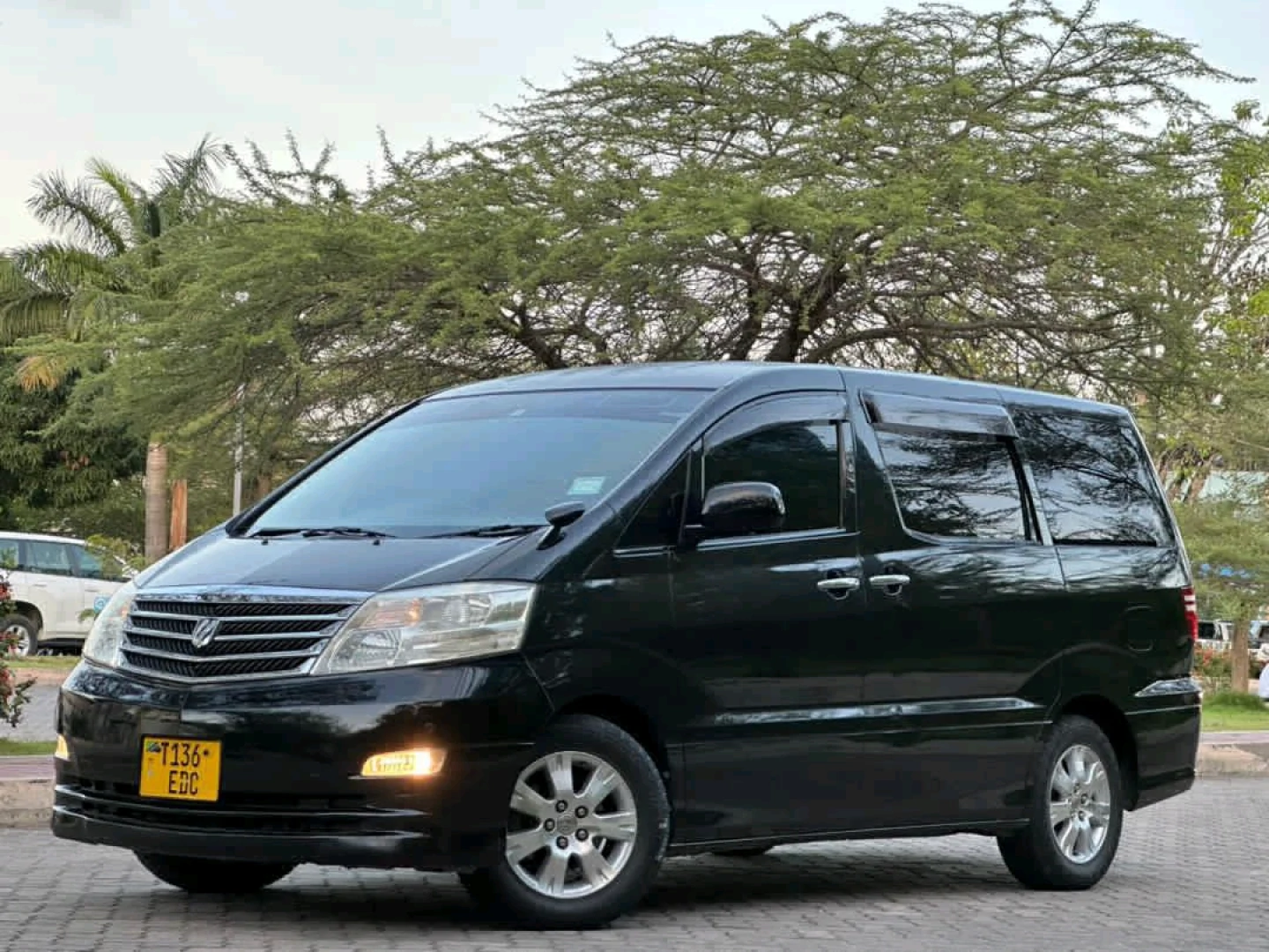 Black Toyota Alphard 2007, 2360cc Automatic thumbnail 3
