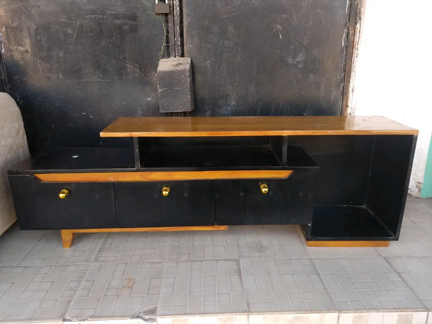 TV Case / TV Stand thumbnail 2