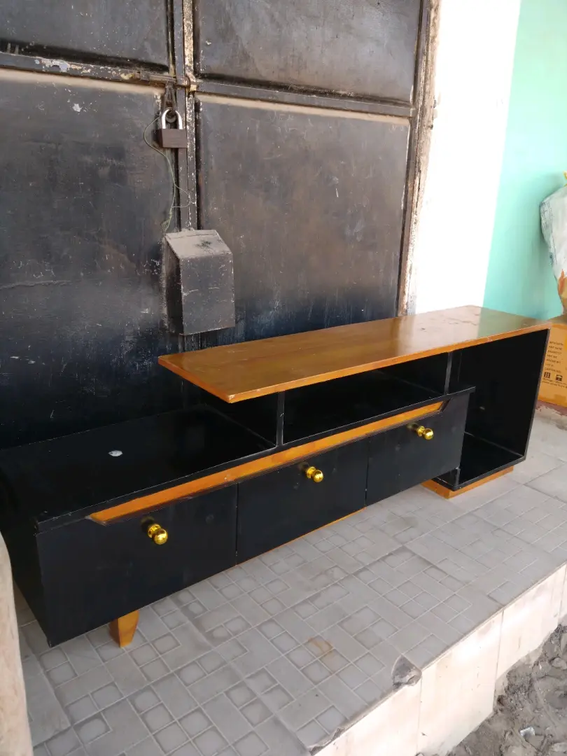 TV Case / TV Stand thumbnail 3