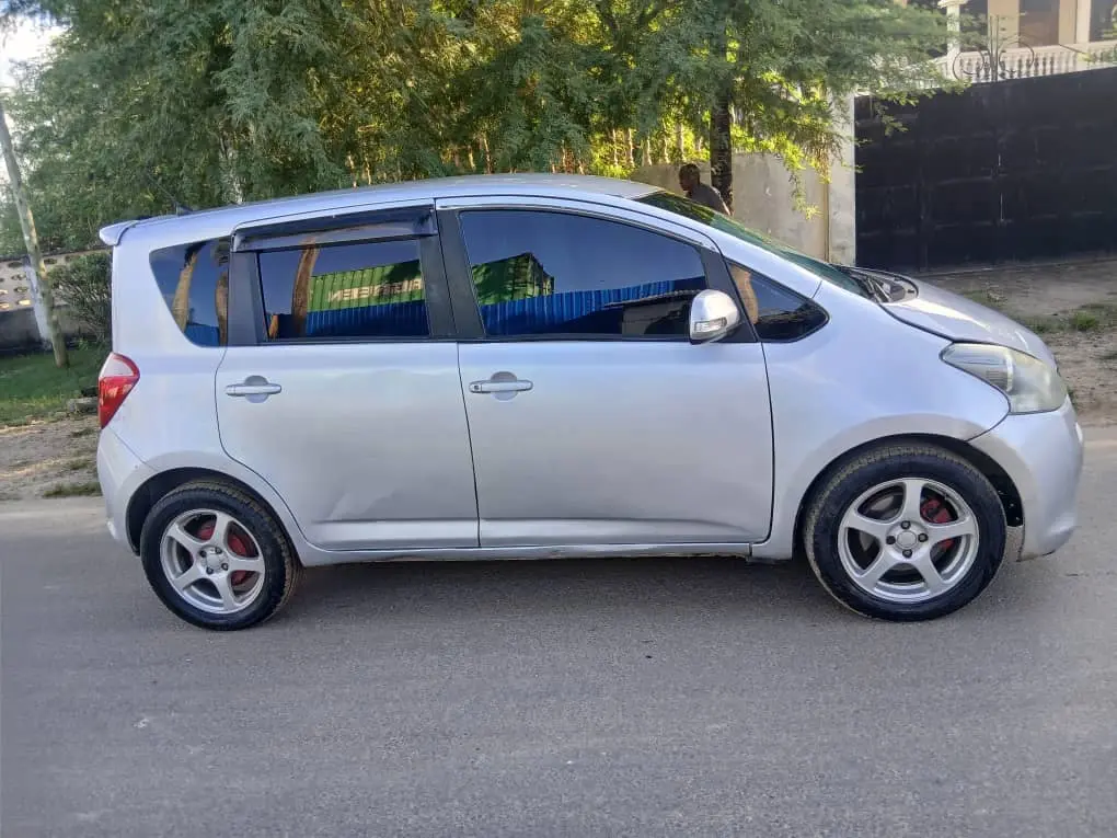 Toyota Ractis 2004 - Silver thumbnail 8