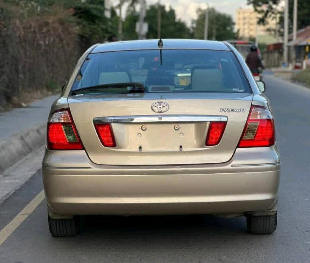 Toyota Premio 2002 Automatic Gold thumbnail 2