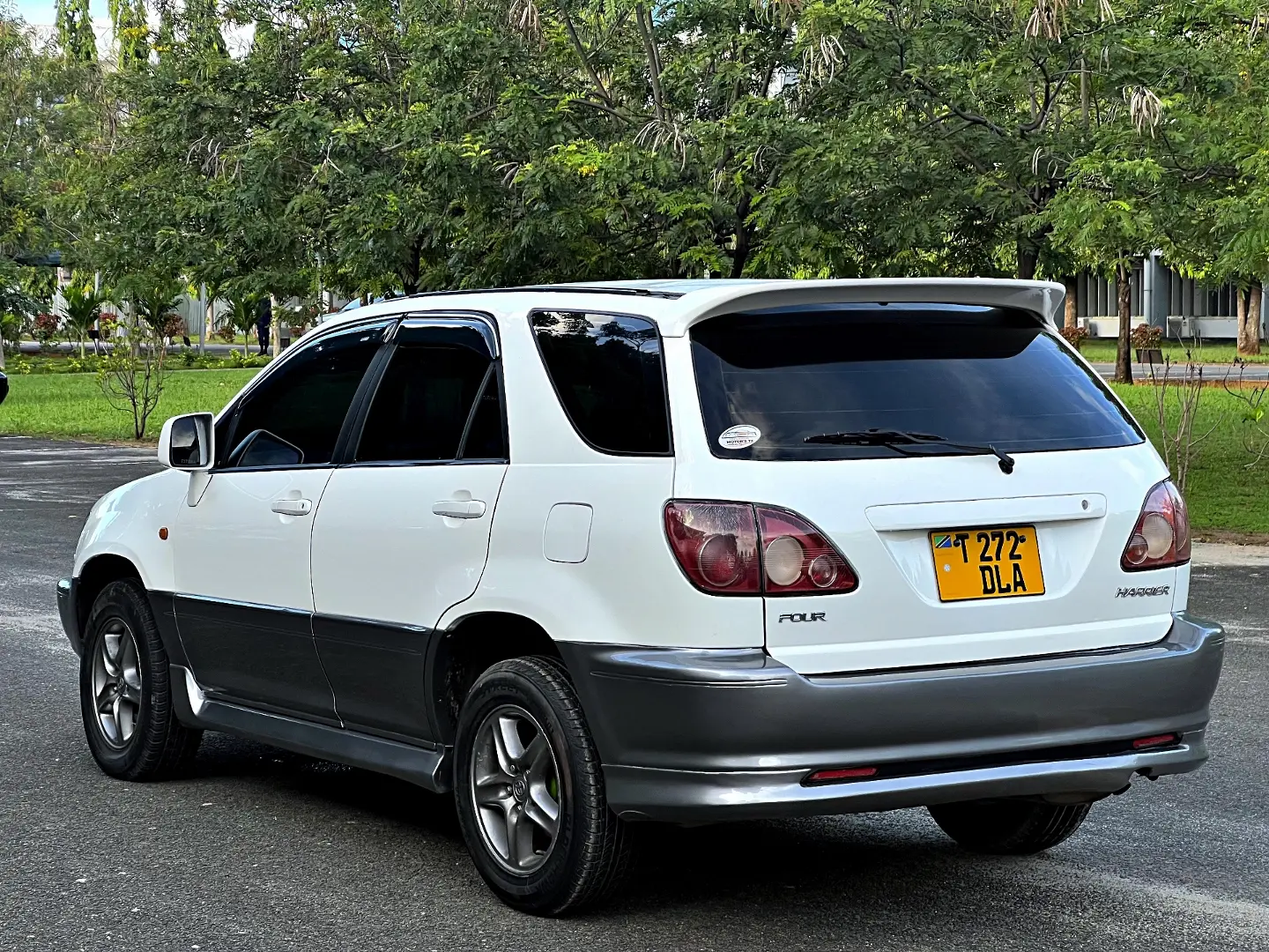 Toyota Harrier 1999 (Old Model) thumbnail 4
