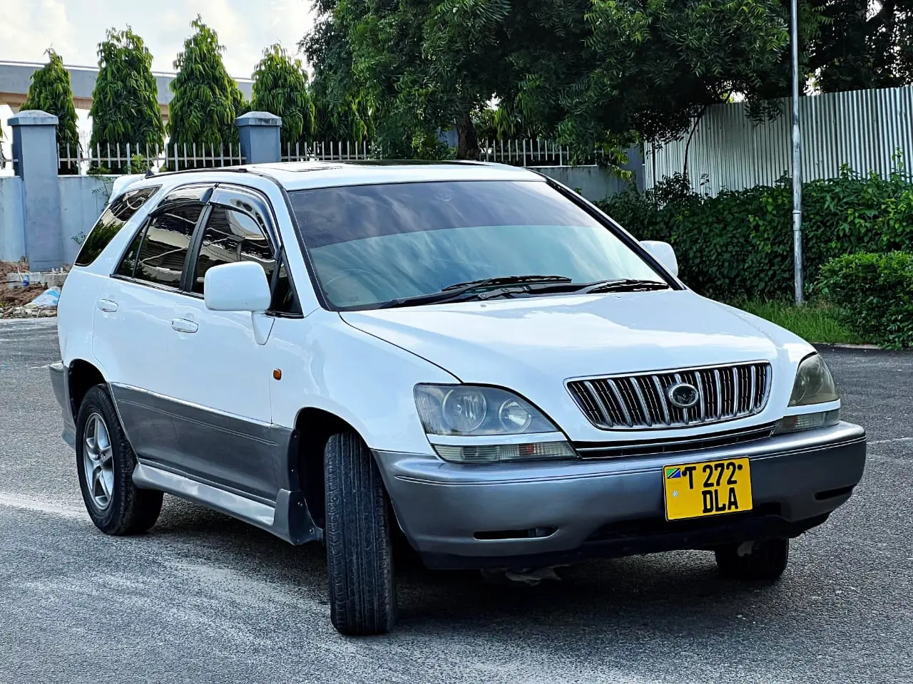 Toyota Harrier 1999 (Old Model) thumbnail 5