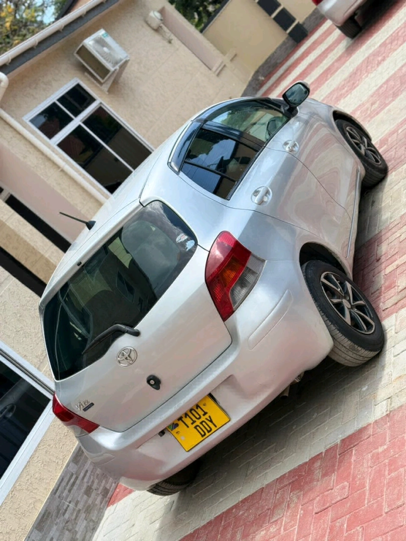 Toyota Vitz New Model 990cc (Reg DDY) thumbnail 4