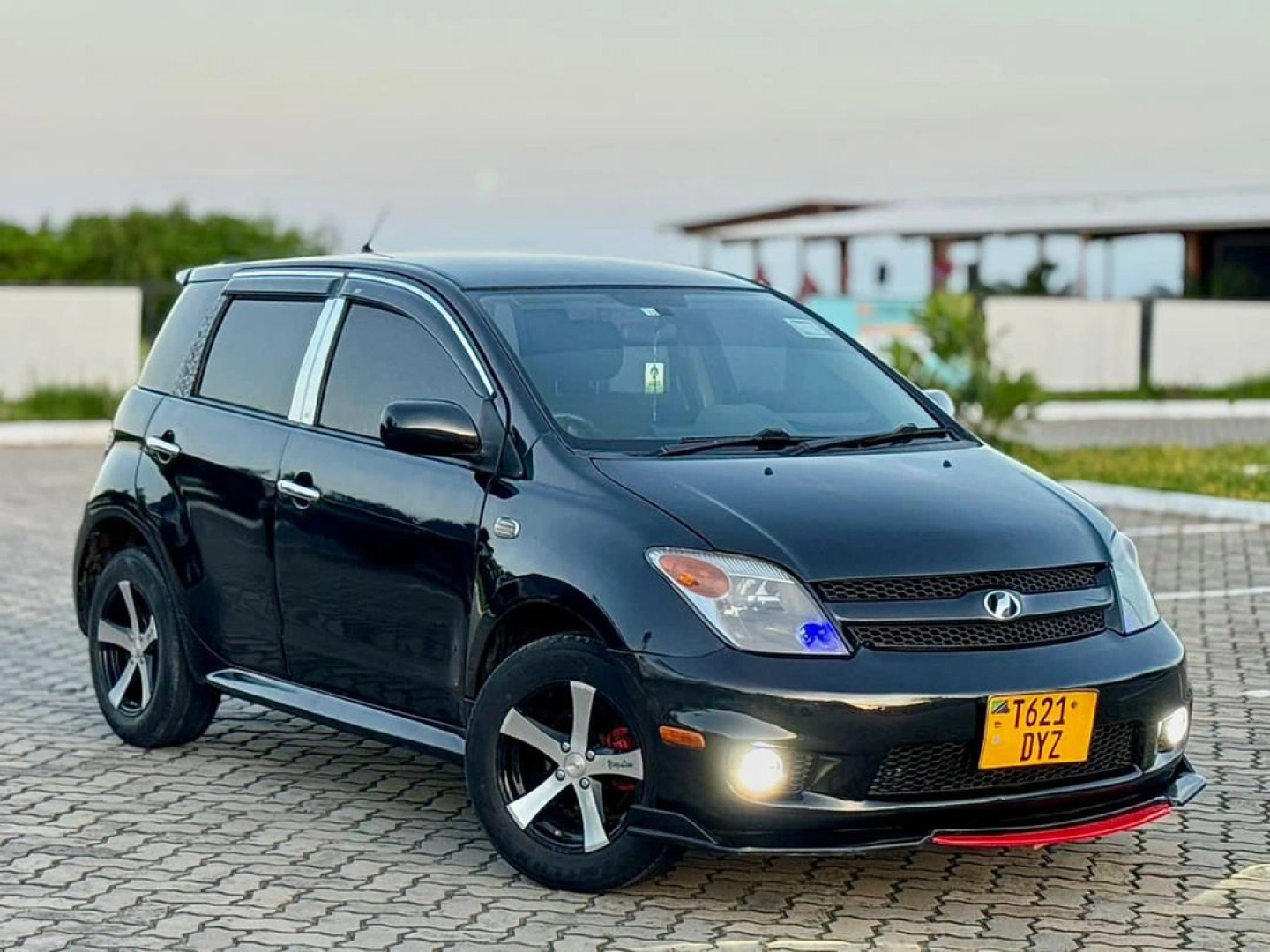 Black Toyota IST 1290cc with Sport Rims thumbnail 2
