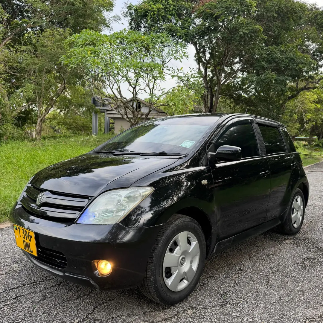 Toyota Ist 2004 thumbnail 4