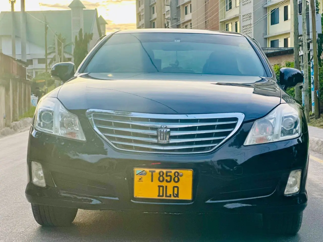 Toyota Crown Royal Saloon 2010