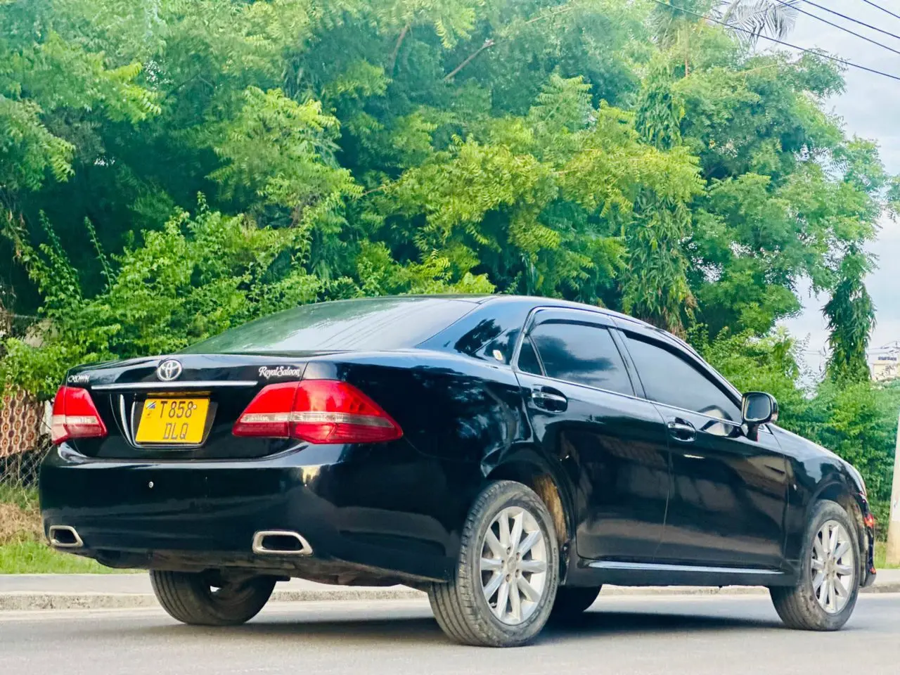 Toyota Crown Royal Saloon 2010 thumbnail 2