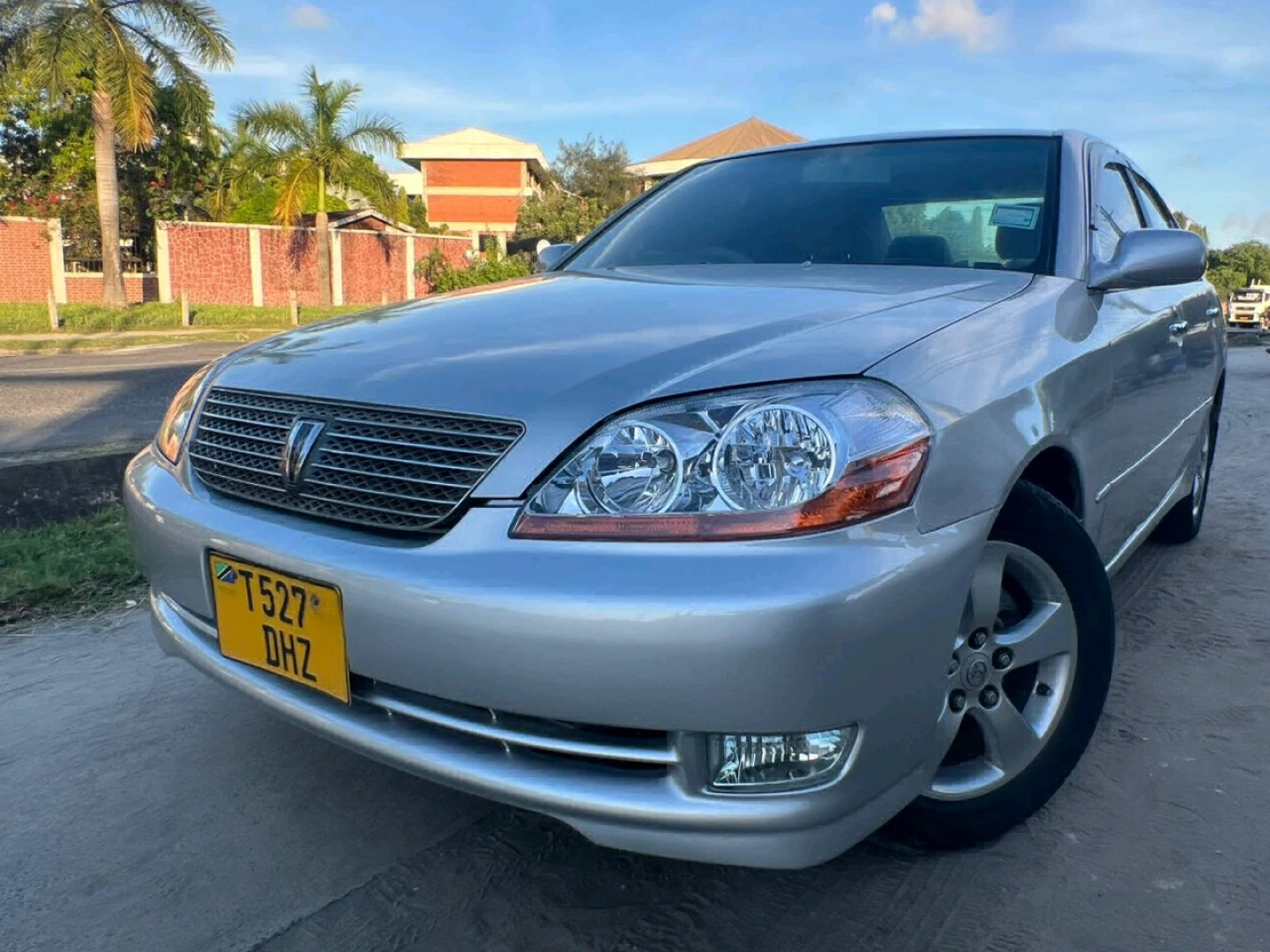 Toyota Mark II Grande Sedan thumbnail 2