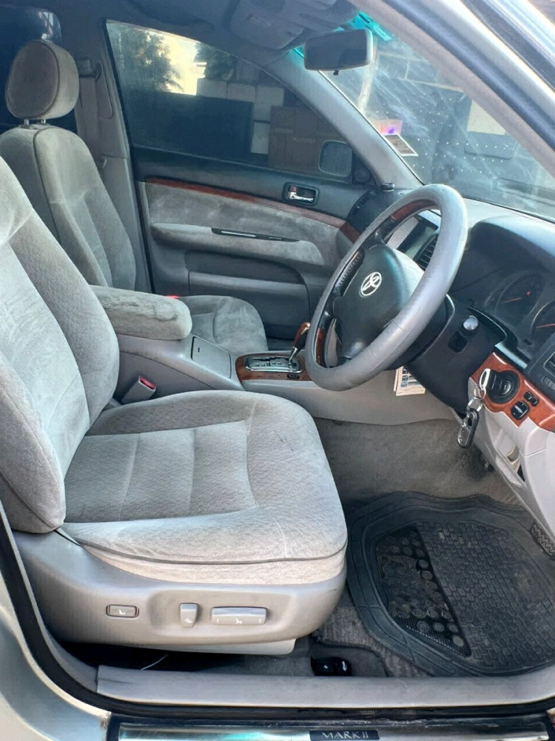 Toyota Mark II Grande Sedan thumbnail 6