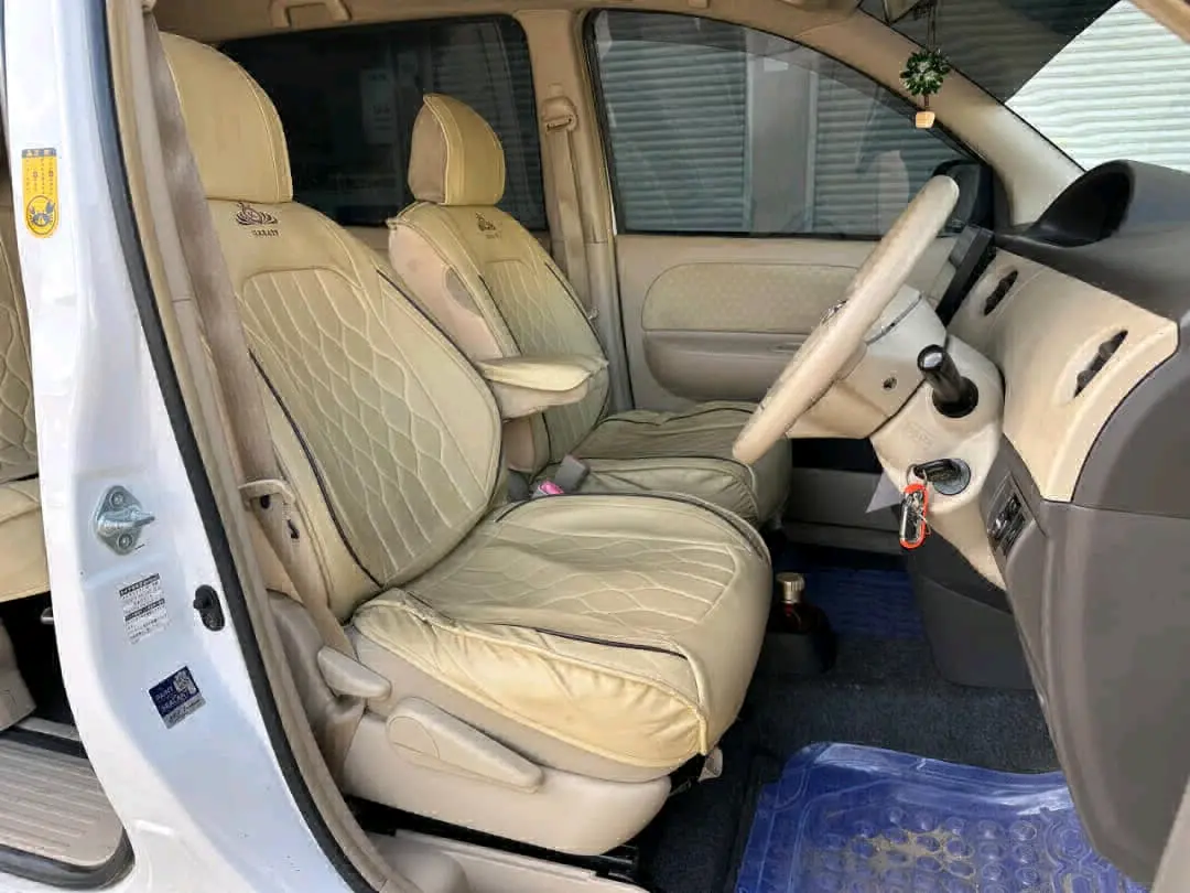 Toyota Sienta Minivan 2007 (White) thumbnail 9