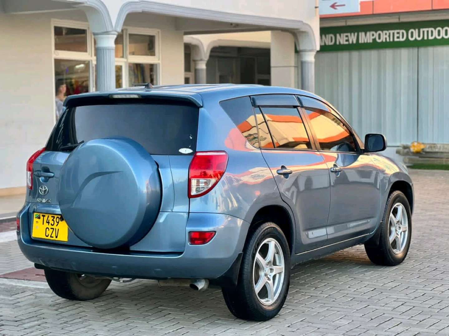 Toyota RAV4 Miss Tanzania 2006 thumbnail 4