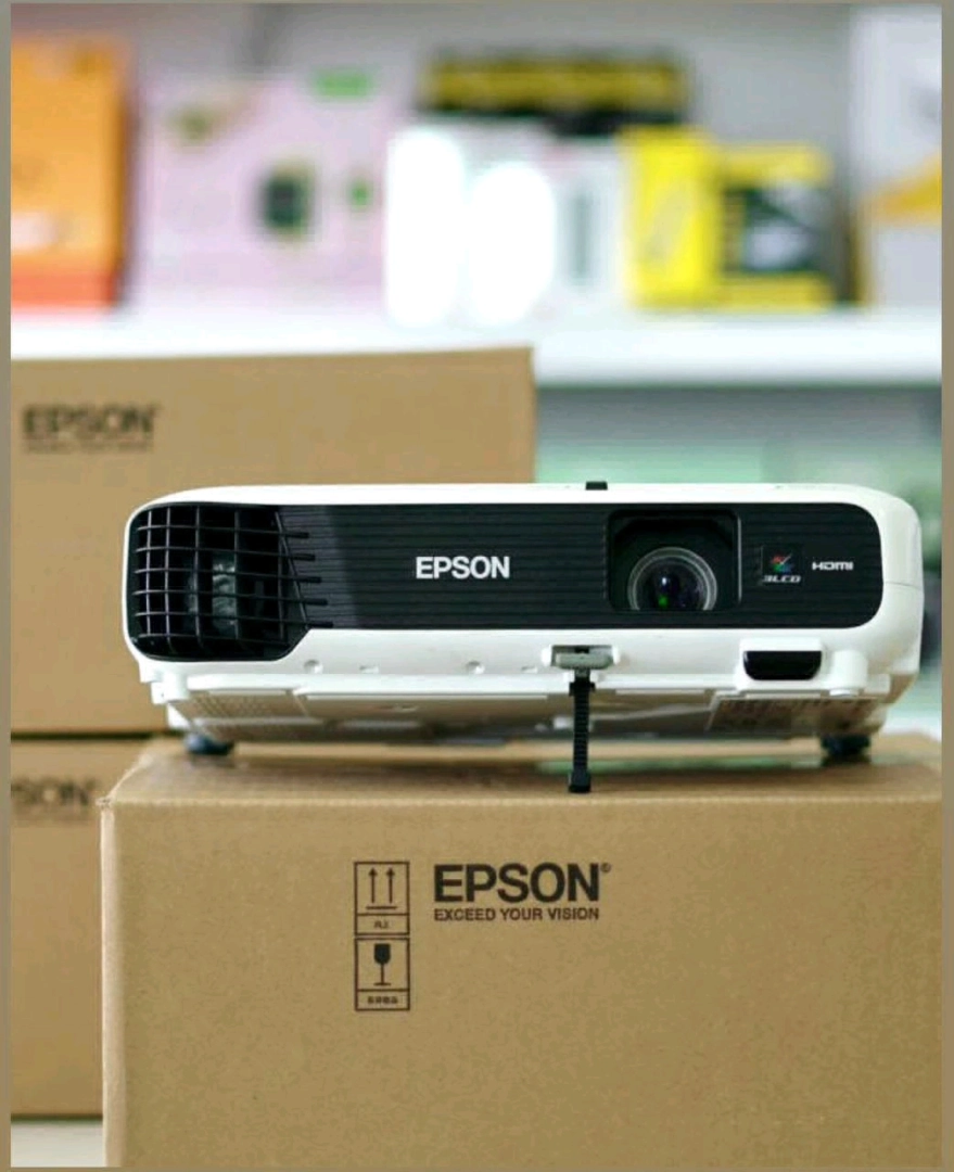 Epson EB-S04 SVGA Projector 3000 Lumens