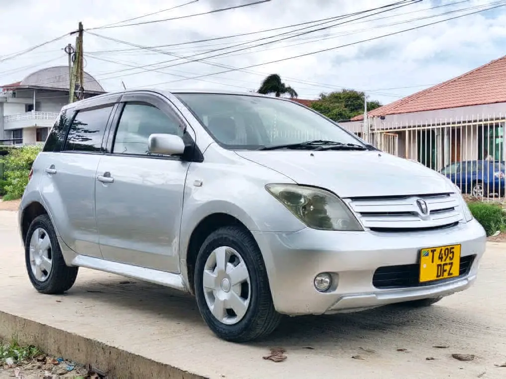 Toyota Ist Silver, Full AC, Full Documents