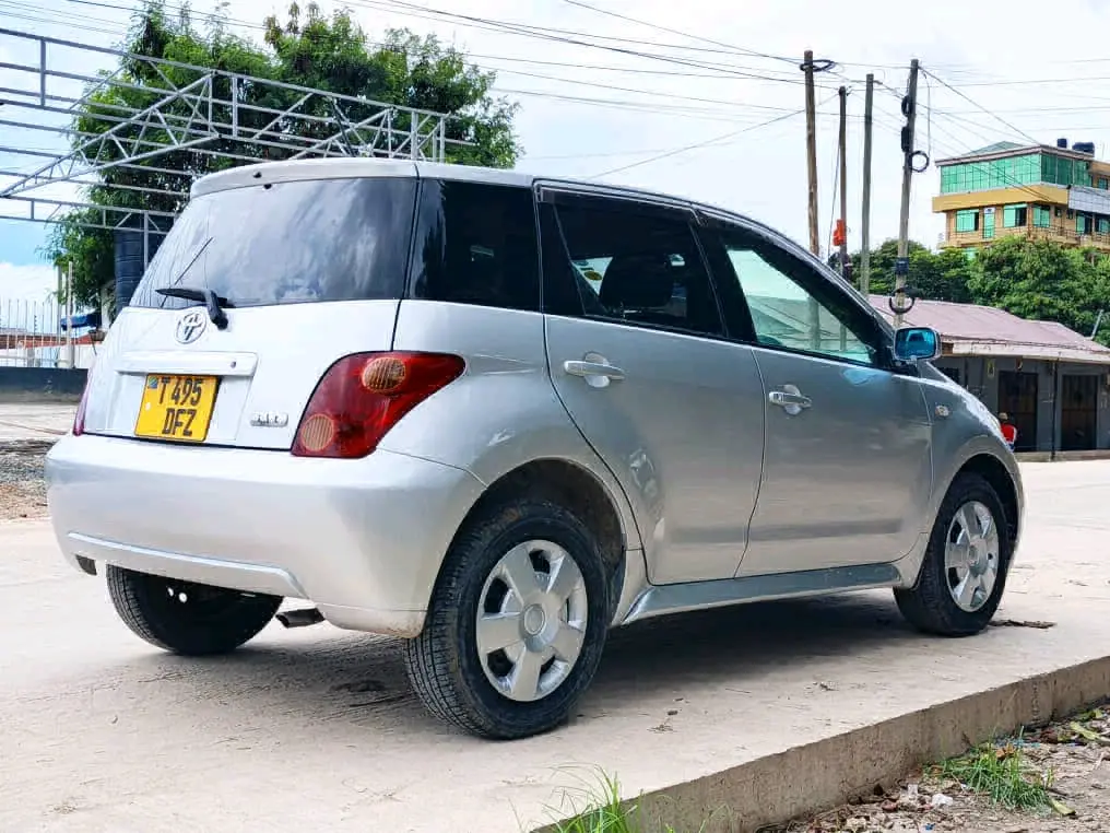 Toyota Ist Silver, Full AC, Full Documents thumbnail 2