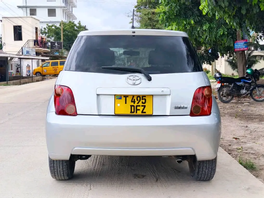 Toyota Ist Silver, Full AC, Full Documents thumbnail 4