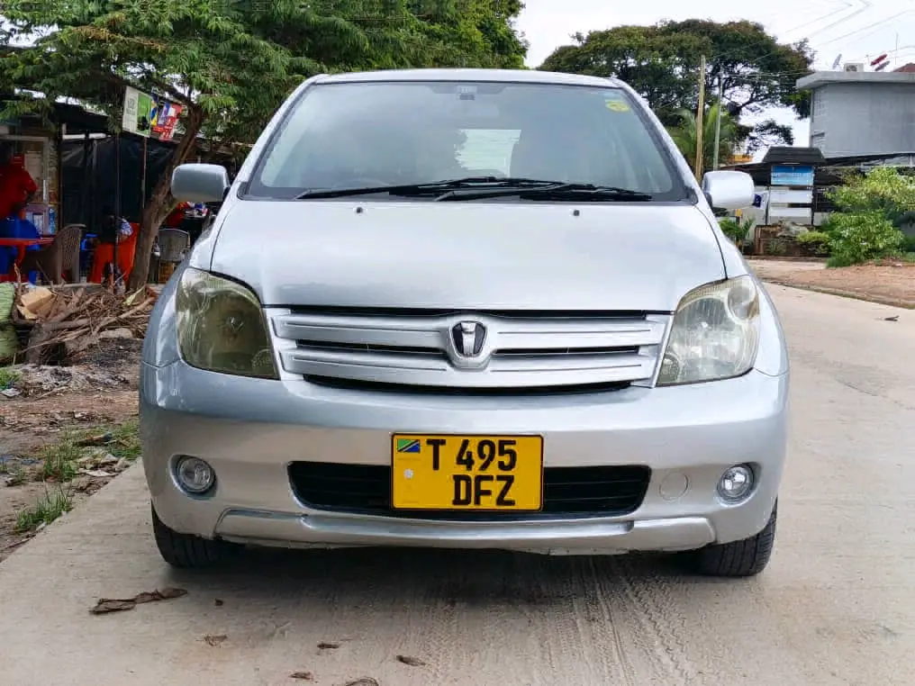 Toyota Ist Silver, Full AC, Full Documents thumbnail 9