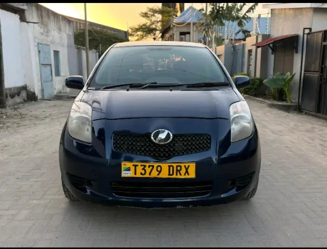 Toyota Vitz New Model (DRX) thumbnail 2