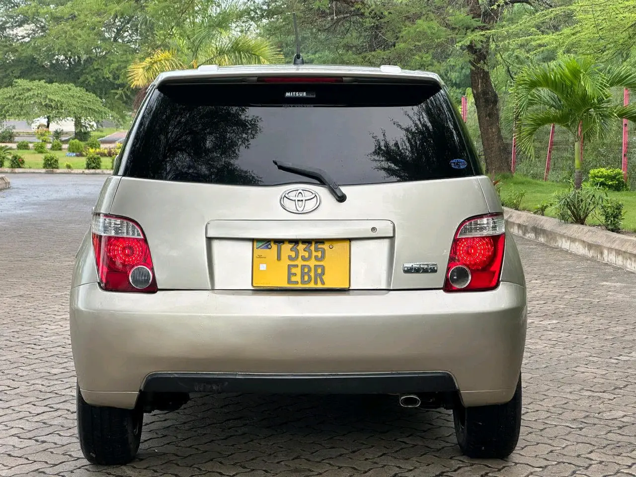 Gold Toyota Ractis (EBR) thumbnail 2