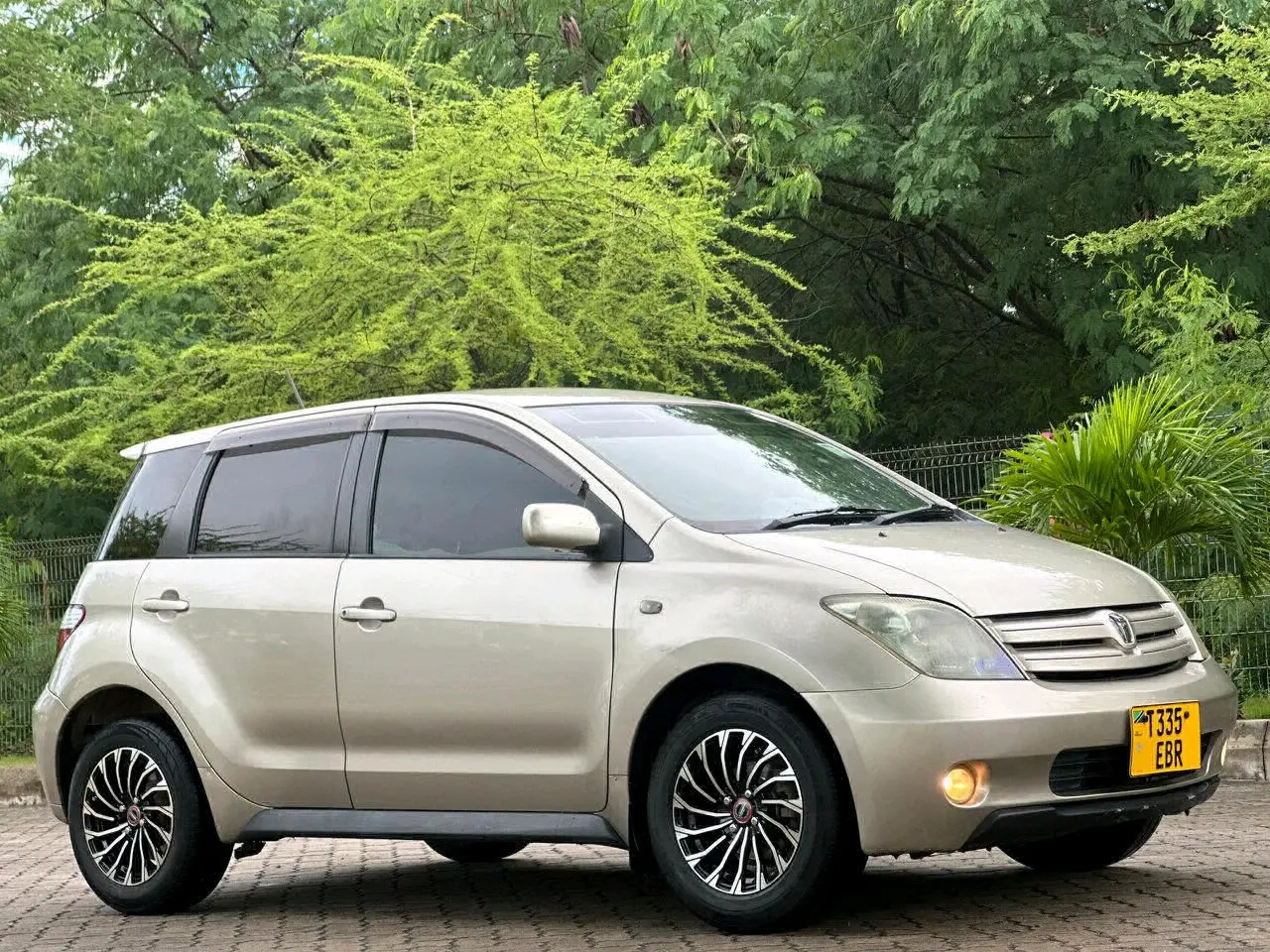 Gold Toyota Ractis (EBR) thumbnail 5