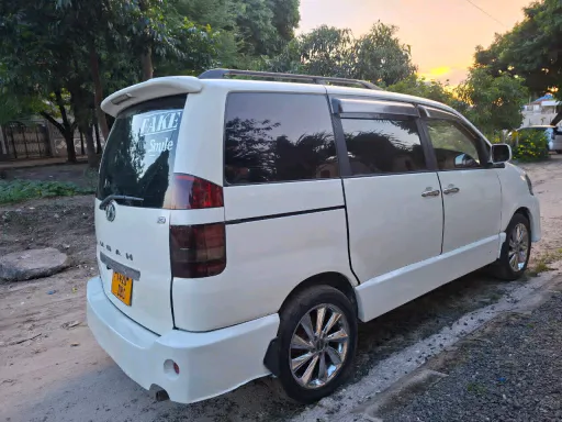 Toyota Noah New Shape - DBS