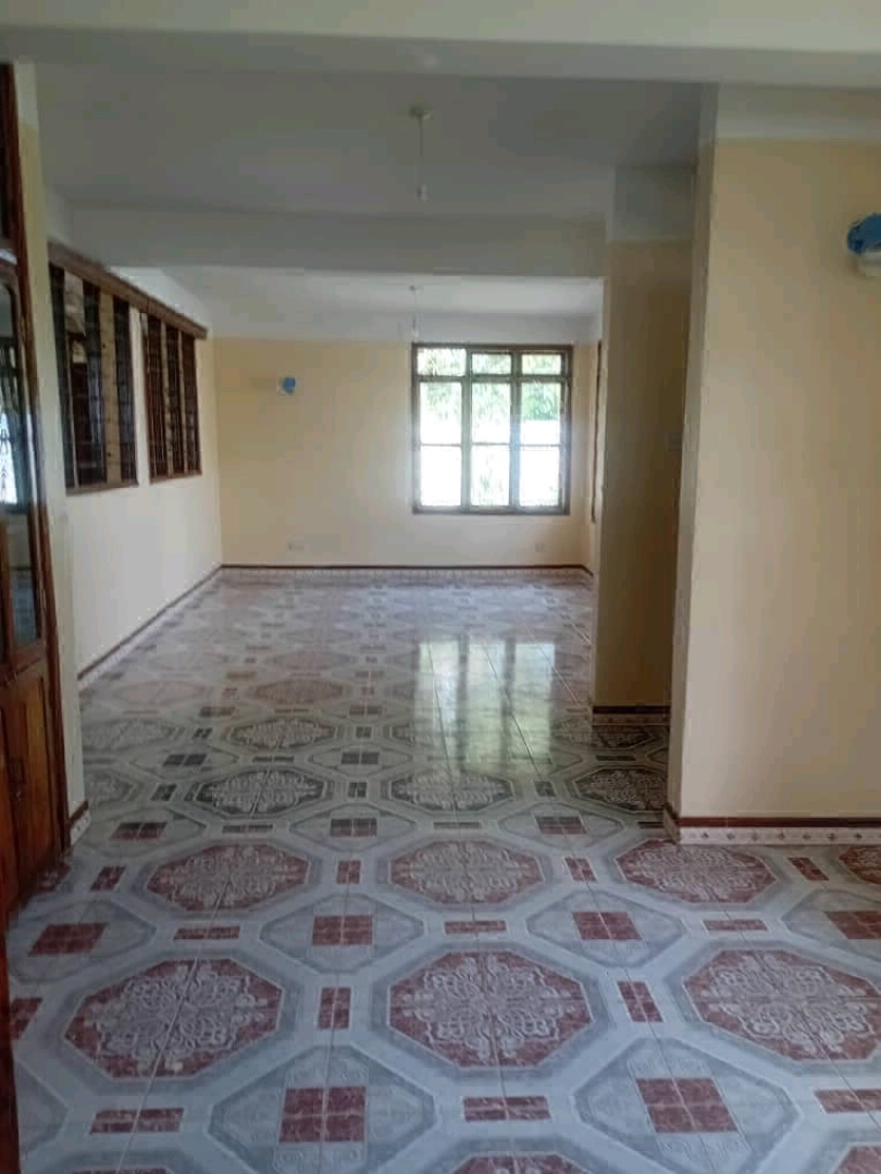 5 Bedroom House for Rent in Njiro thumbnail 4