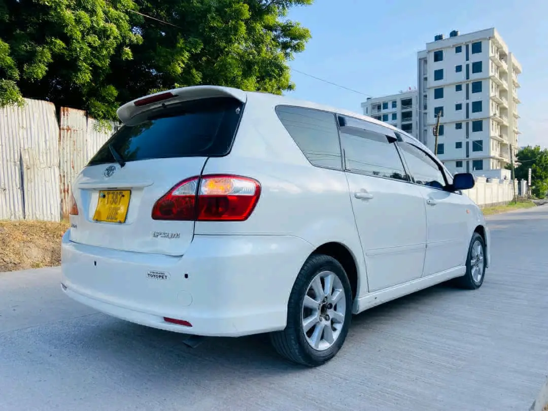 Toyota Ipsum New Model for Sale thumbnail 3