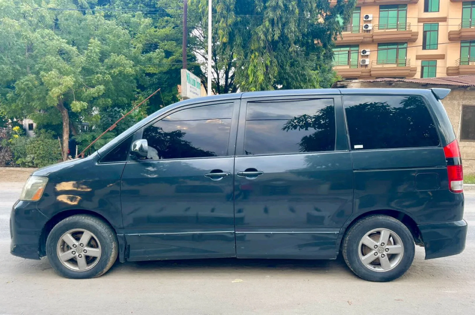 Toyota Noah Minivan 1990 CC Full AC thumbnail 5