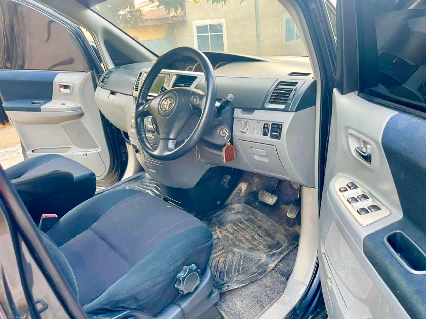 Toyota Noah Minivan 1990 CC Full AC thumbnail 8