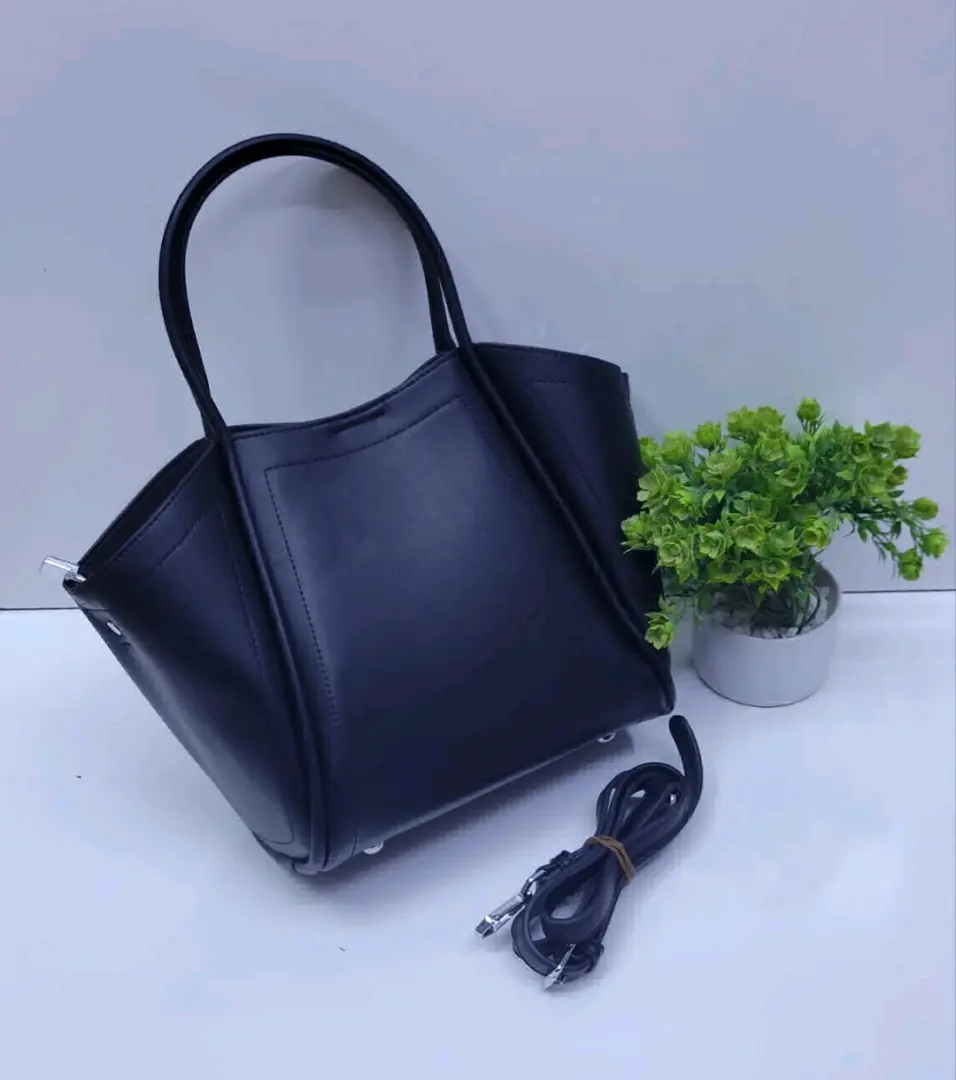 Pochi Nzuri na za Kuvutia (Women's Handbags)