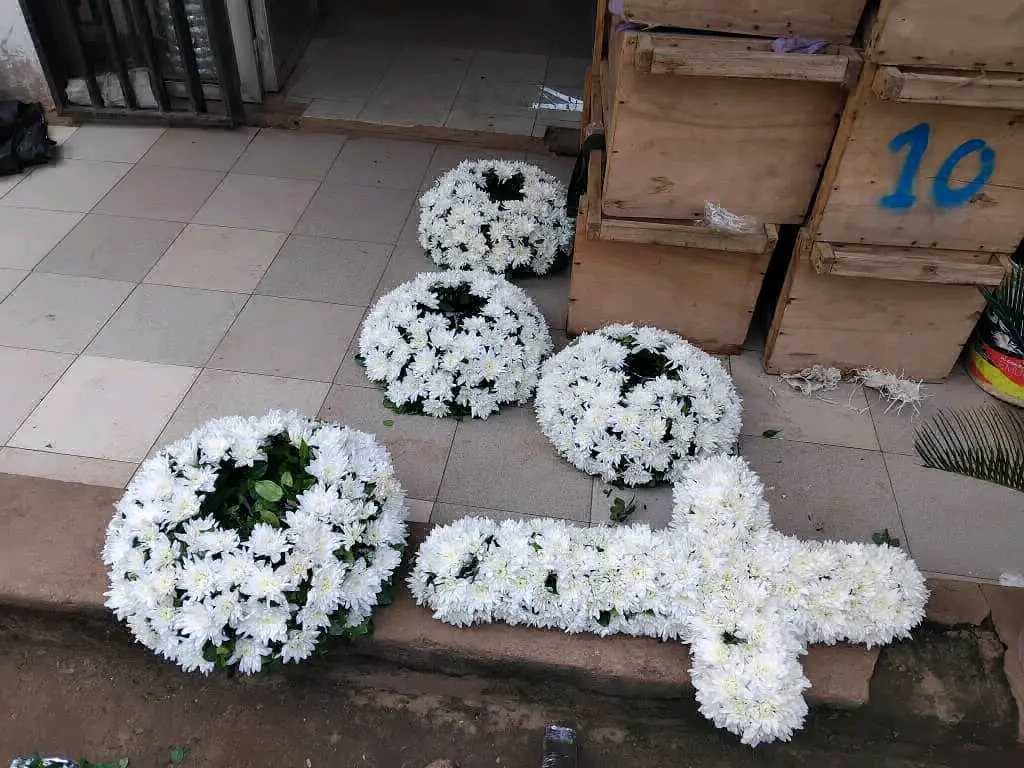 Wreath Flowers thumbnail 4