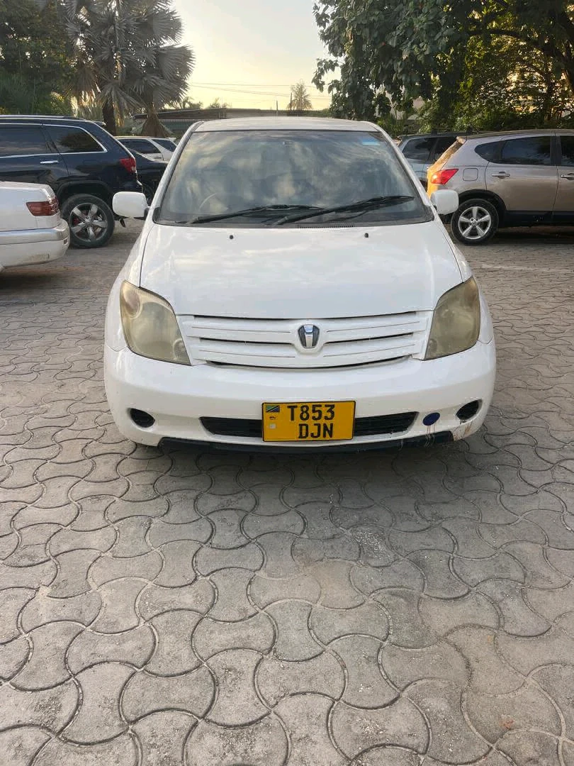 Toyota IST DJN Hatchback, 1490cc, Full AC thumbnail 5
