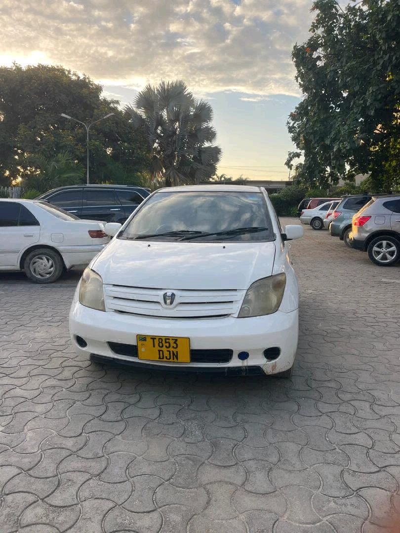Toyota IST DJN Hatchback, 1490cc, Full AC thumbnail 8