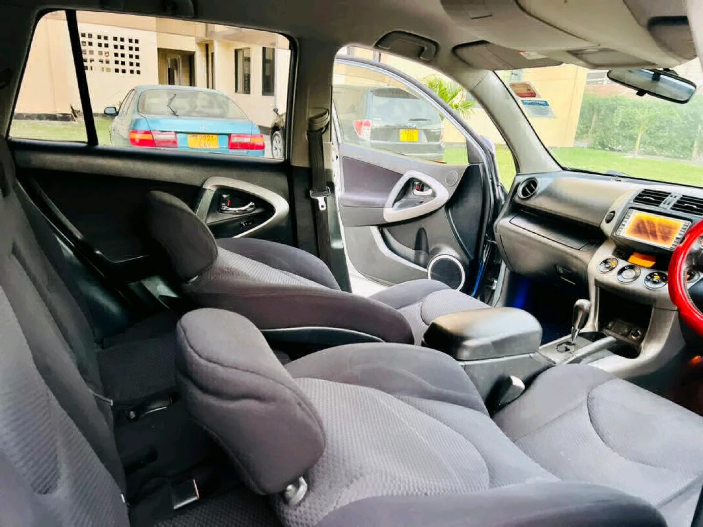 Toyota RAV4 2360 CC (Full AC) thumbnail 7