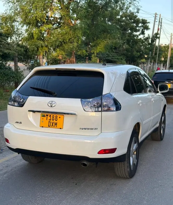 Toyota Harrier (White) thumbnail 5