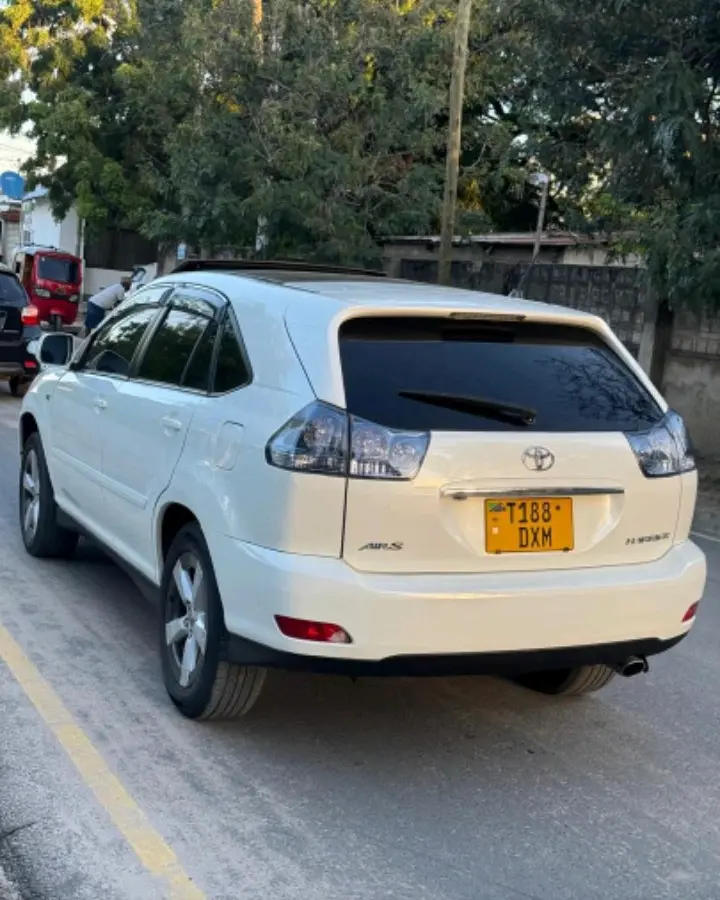 Toyota Harrier (White) thumbnail 6