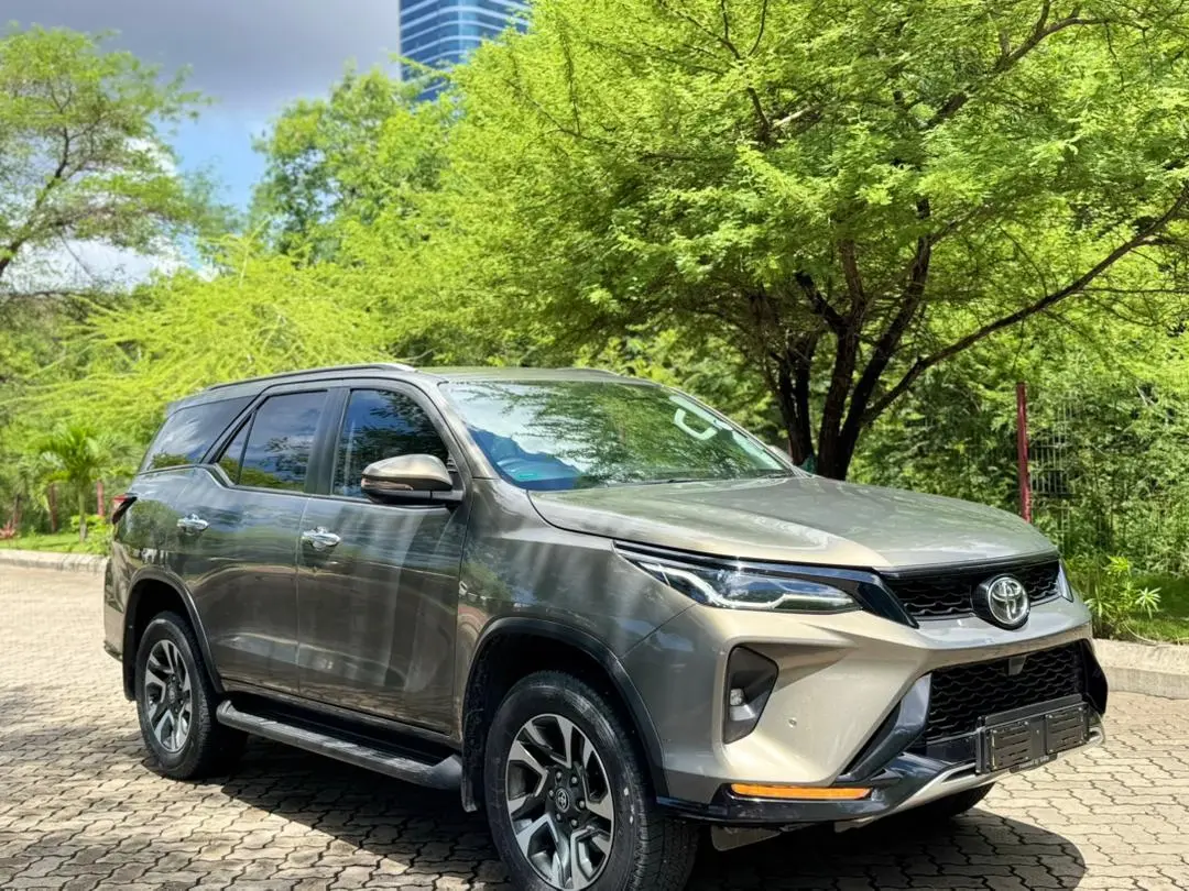 Toyota Fortuner 2.8L Diesel 4WD thumbnail 2