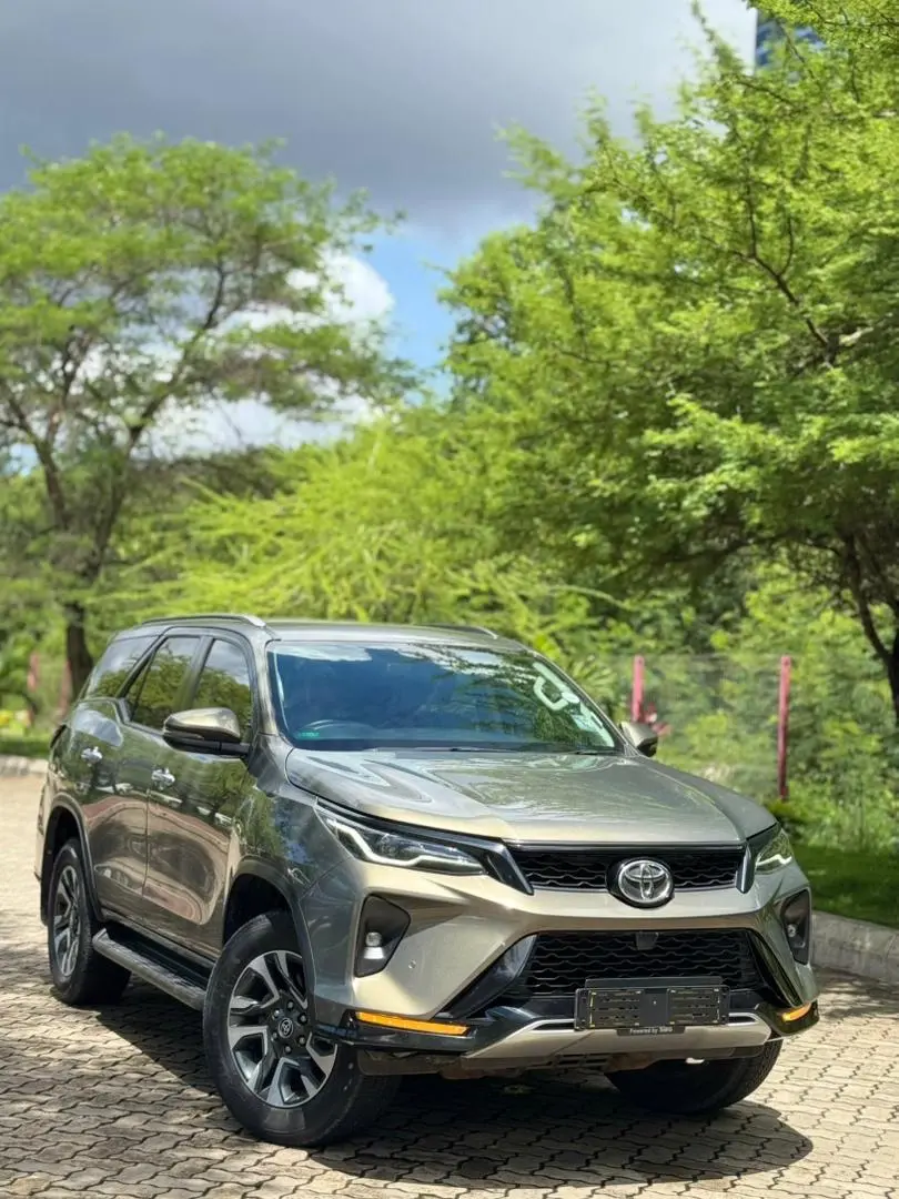 Toyota Fortuner 2.8L Diesel 4WD thumbnail 3