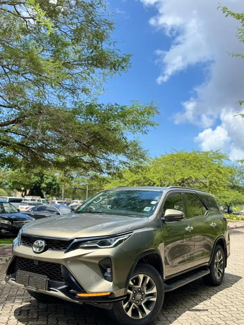 Toyota Fortuner 2.8L Diesel 4WD thumbnail 4
