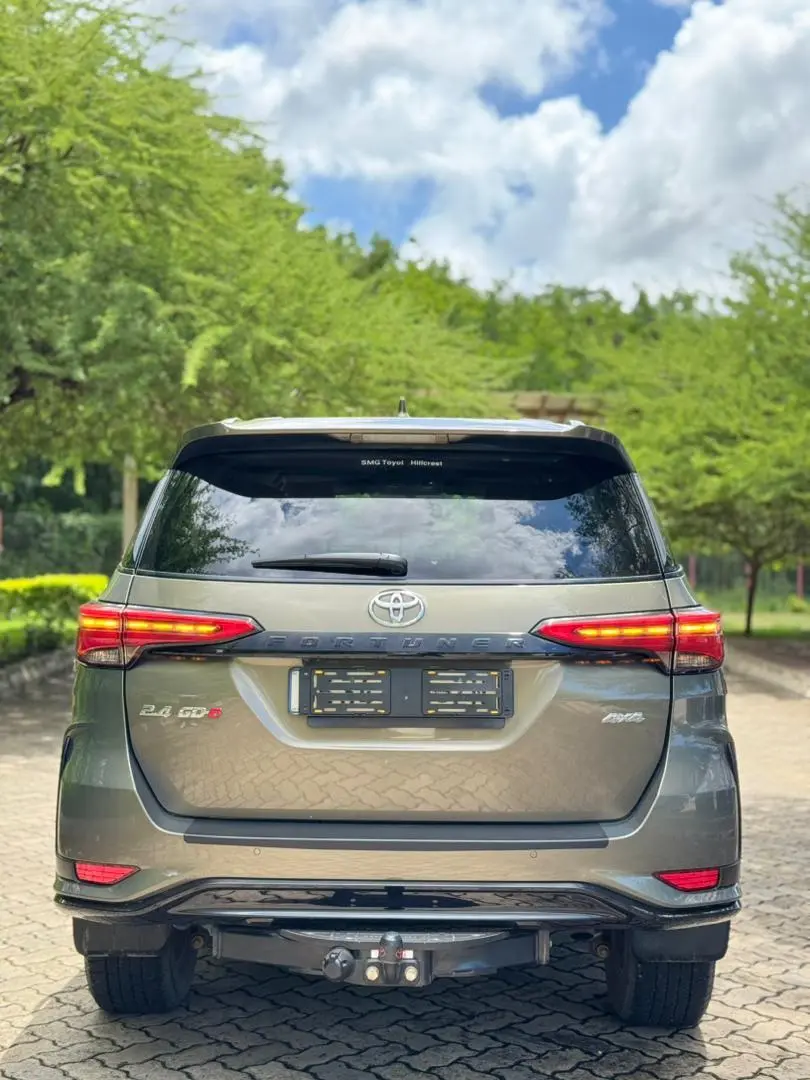 Toyota Fortuner 2.8L Diesel 4WD thumbnail 5