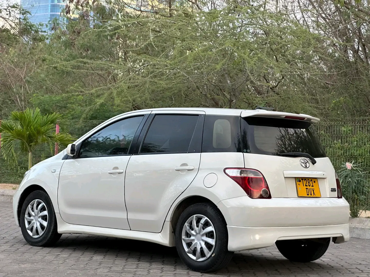 Toyota IST for Sale (2003 Model) thumbnail 3