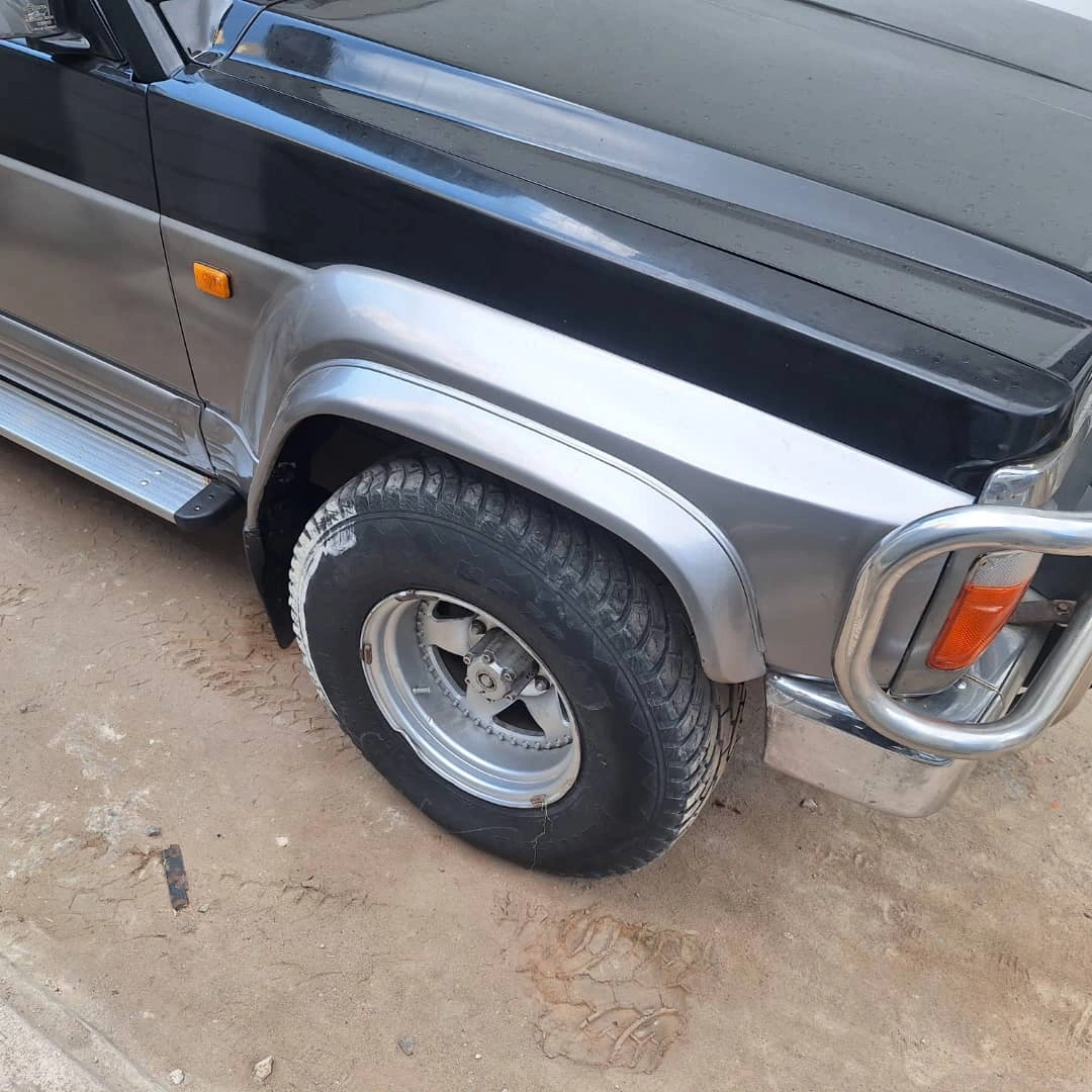 Nissan Patrol Safari TD 42 Automatic Full AC thumbnail 2