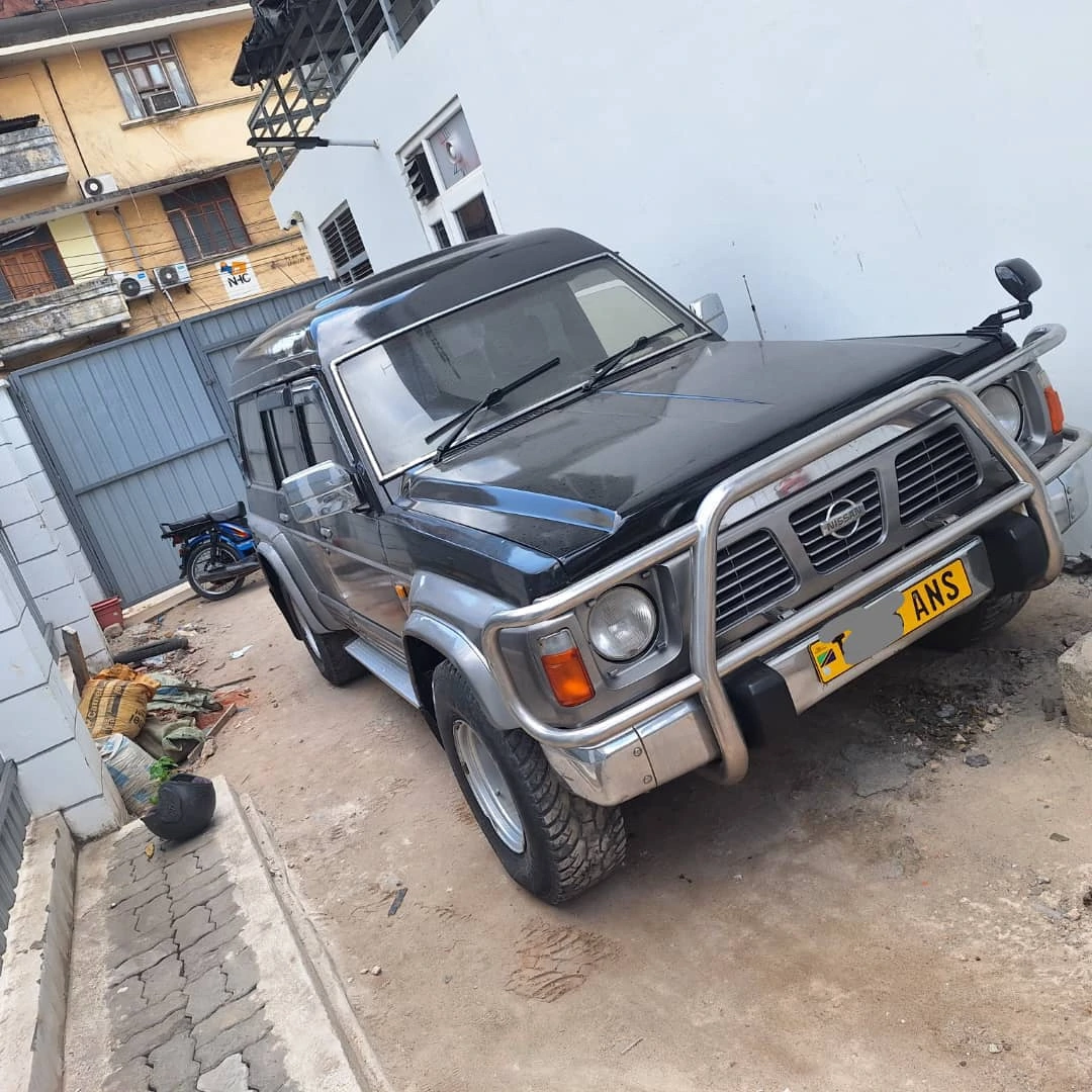 Nissan Patrol Safari TD 42 Automatic Full AC thumbnail 5