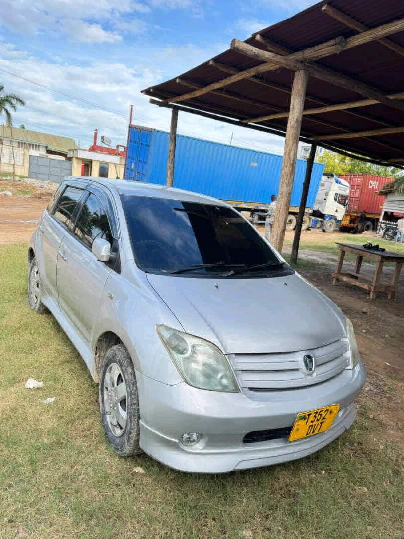 Silver Toyota Ist Hatchback 2004 Model