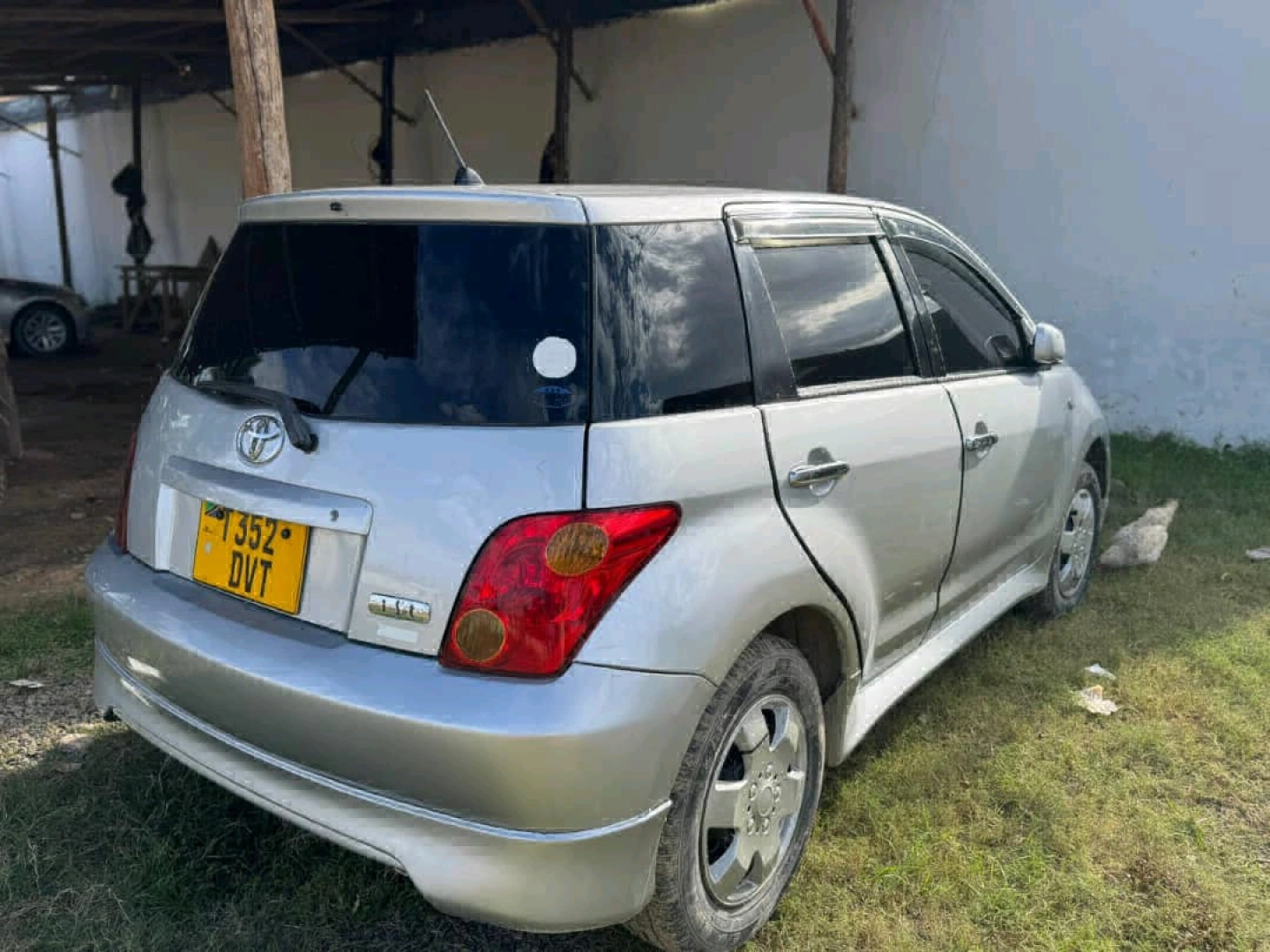 Silver Toyota Ist Hatchback 2004 Model thumbnail 5