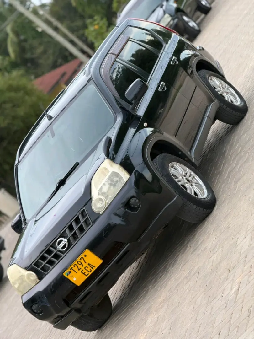 Nissan X-Trail 2010 Black for Sale thumbnail 3